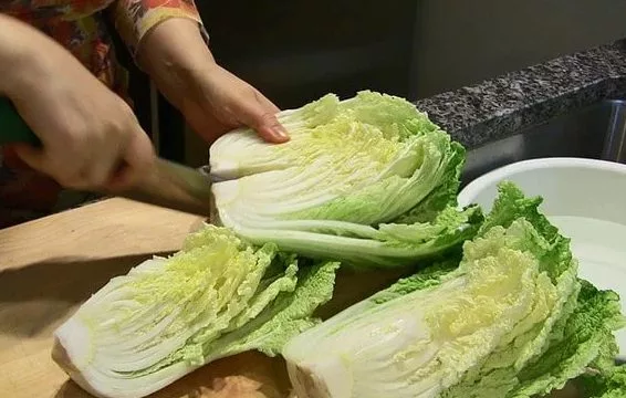 Prepare the cabbage